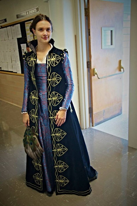 1560 CE Female Loose Gown and&nbsp;Kirtle