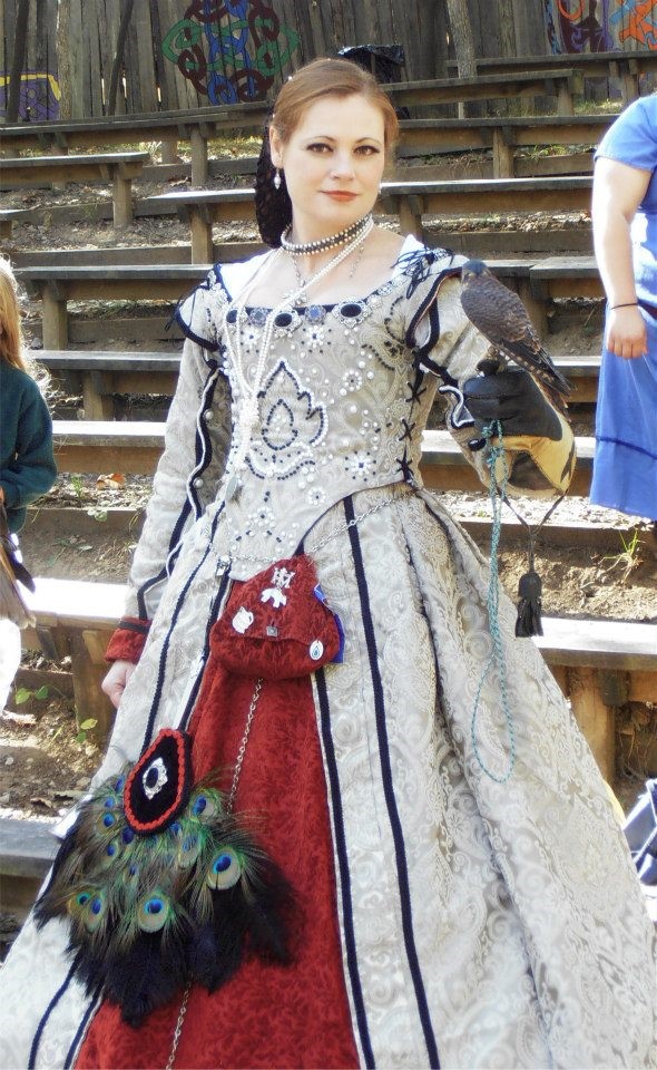 1565 English Elizabethan Gown&nbsp;3