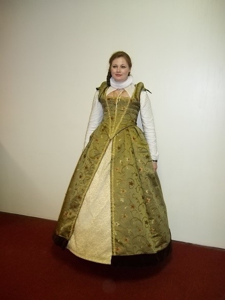 1565 English Elizabethan Gown&nbsp;6