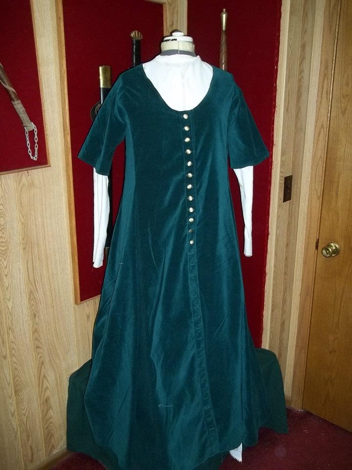 1370 CE Female, Cotehardie&nbsp;2