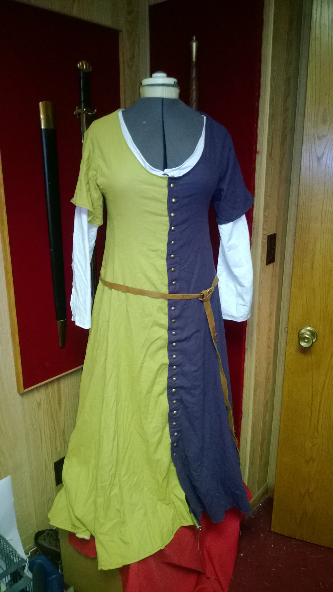 1370 CE Female, Cotehardie&nbsp;5