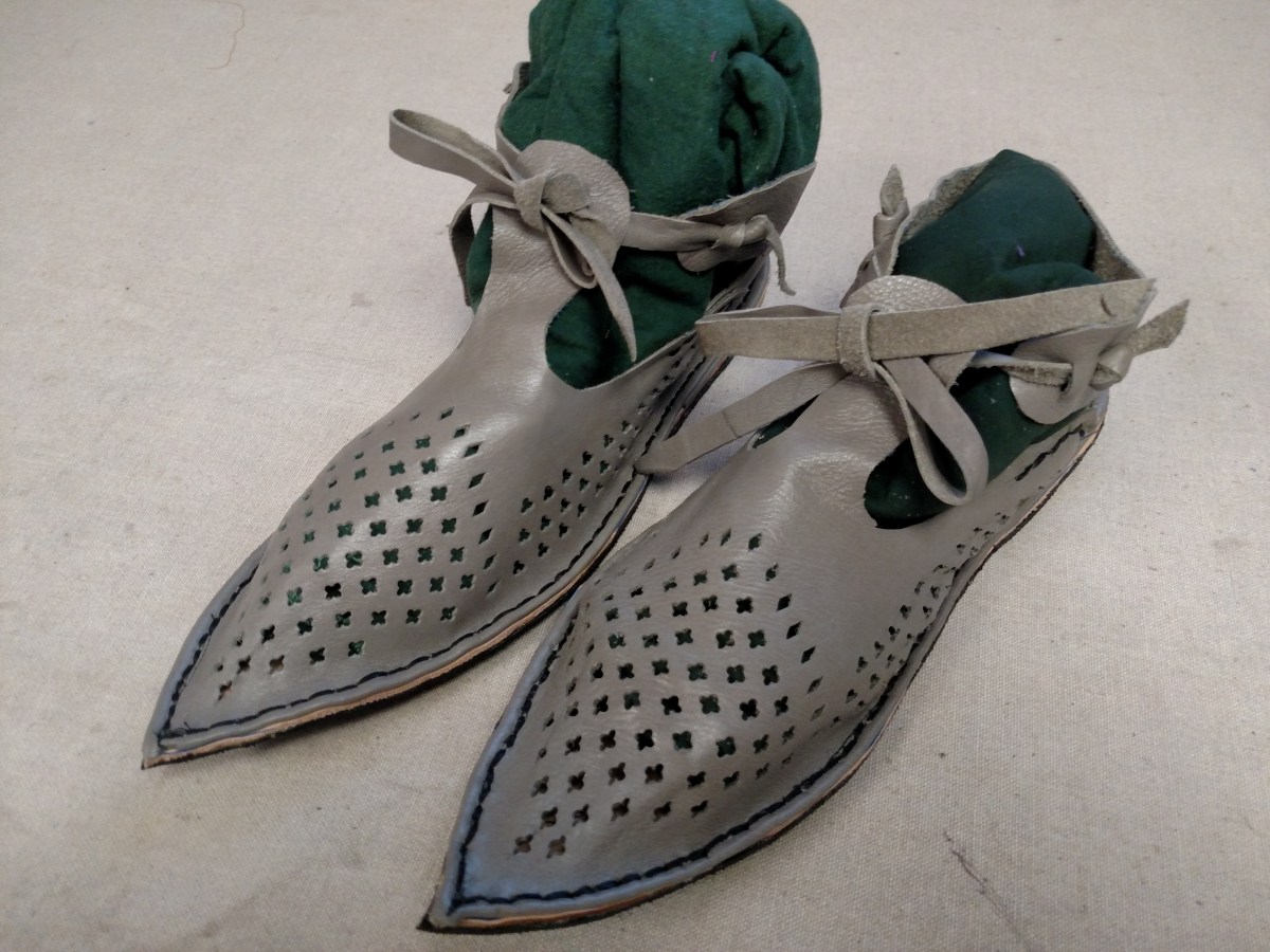 Shoe, punched simplified shoe&nbsp;2